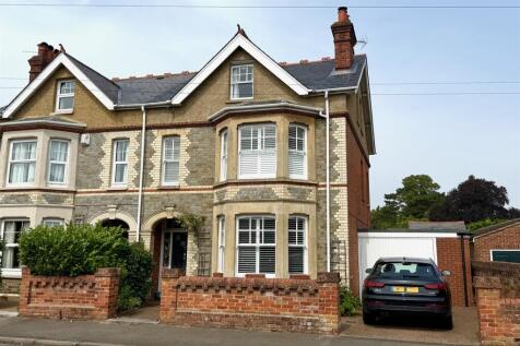 5 bedroom semi-detached house for sale