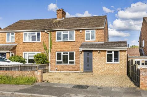 3 bedroom semi-detached house for sale