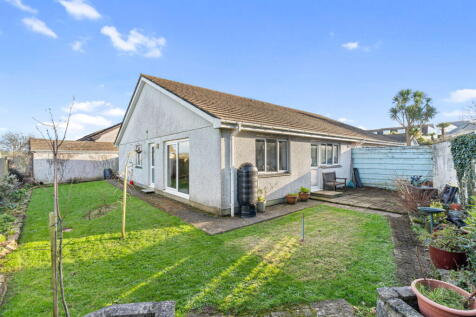 3 bedroom semi-detached bungalow for sale