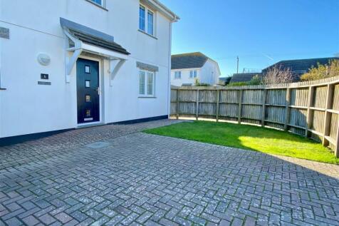 5 bedroom semi-detached house for sale