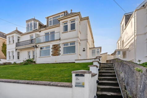 5 bedroom semi-detached house for sale