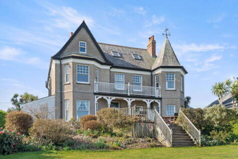 9 bedroom detached house for sale