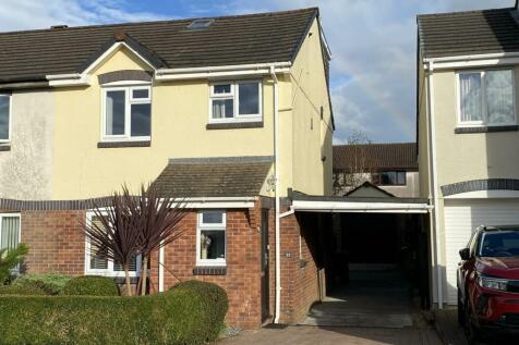 4 bedroom semi-detached house for sale