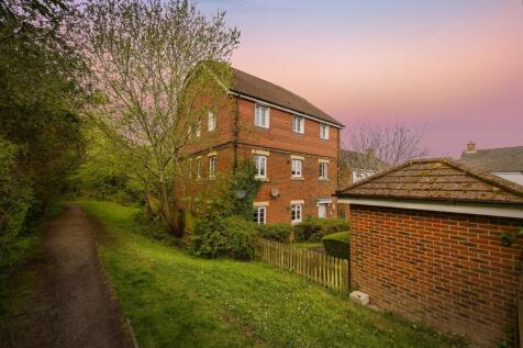 2 bedroom ground floor flat for sale