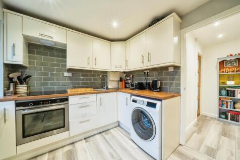 2 bedroom maisonette for sale
