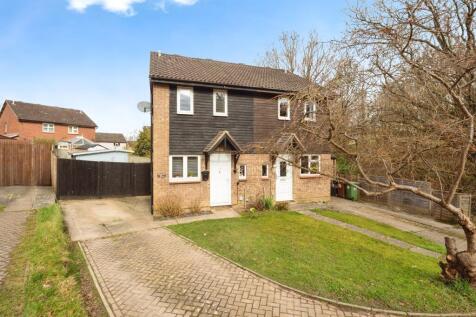 2 bedroom semi-detached house for sale