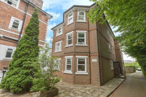 2 bedroom ground floor flat for sale