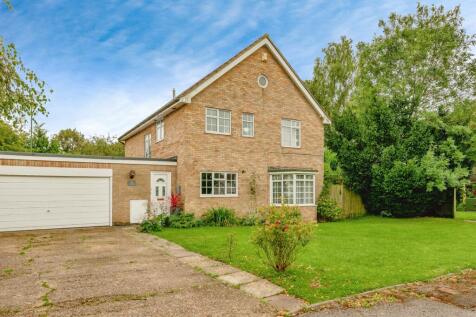 4 bedroom link detached house for sale