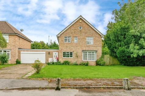 4 bedroom link detached house for sale