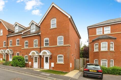 4 bedroom town house for sale