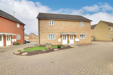 The Poplars, Huntingdon, PE29 2 bed maisonette for sale