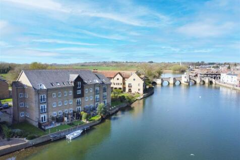 London Road, St. Ives, PE27 2 bed apartment for sale
