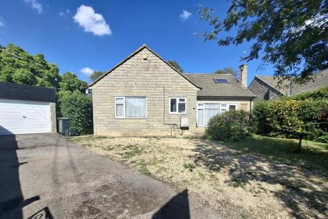 Butts Close, Biddestone, Chippenham 4 bed detached bungalow for sale