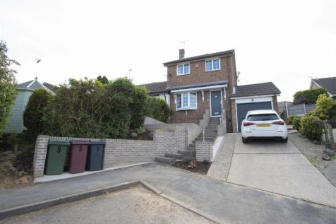 Heathfield Close, Wingerworth... 3 bed semi