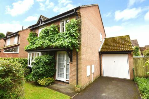 3 bedroom link detached house for sale