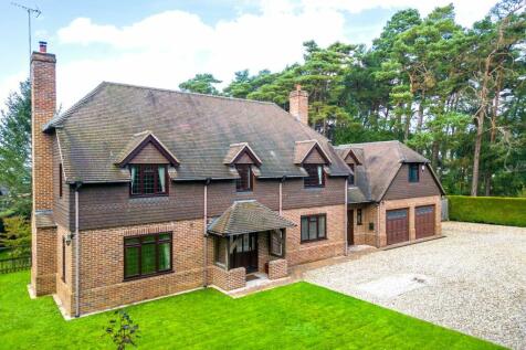 5 bedroom detached house for sale