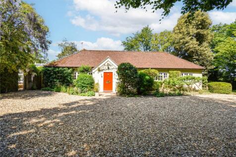 4 bedroom detached bungalow for sale