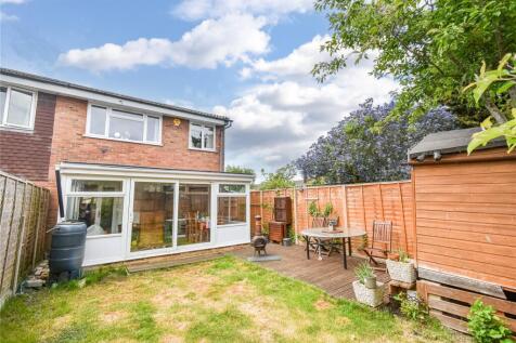 4 bedroom end of terrace house for sale