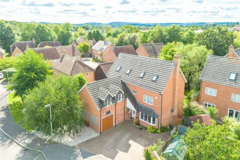 6 bedroom detached house for sale