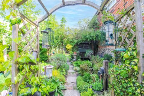1 bedroom cottage for sale
