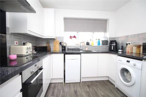 3 bedroom maisonette for sale