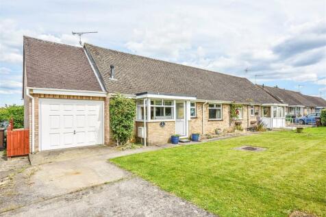 2 bedroom semi-detached bungalow for sale