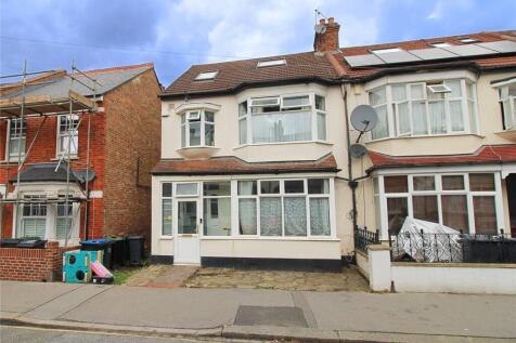 4 bedroom end of terrace house for sale