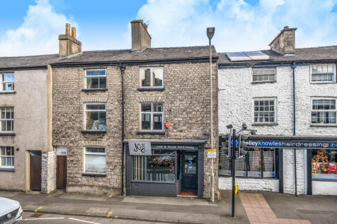 125a Stricklandgate, Kendal, LA9 4RF 2 bed maisonette for sale