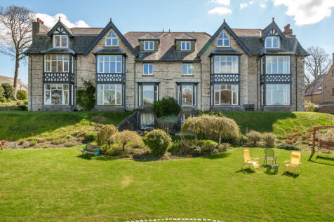 Apartment 15 Heathcliffe Court... 3 bed apartment for sale