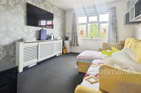 Park View Road, Uxbridge, Middlesex 1 bed maisonette for sale