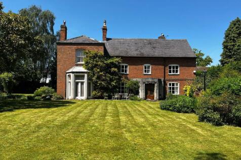 5 bedroom detached house for sale