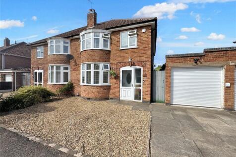 3 bedroom semi-detached house for sale