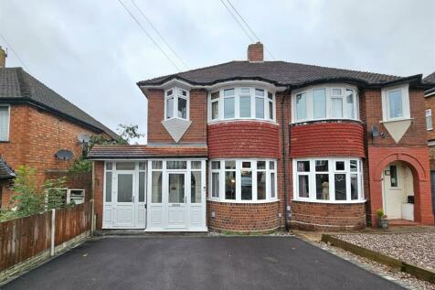 3 bedroom semi-detached house for sale