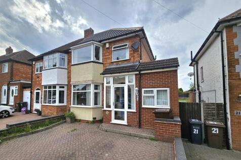 3 bedroom semi-detached house for sale