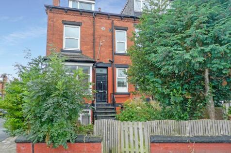 Beechwood Crescent, Leeds 3 bed terraced house for sale