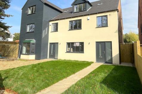 4 bedroom semi-detached house for sale