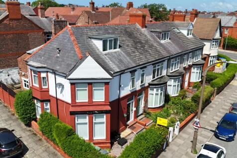 4 bedroom end of terrace house for sale