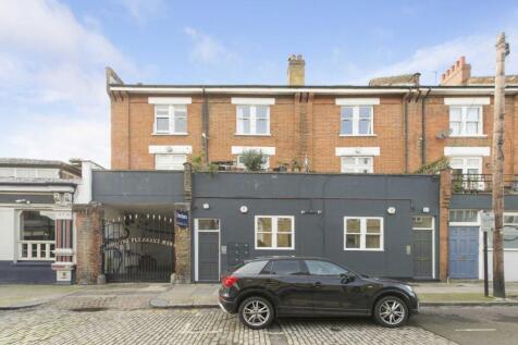 Mount Pleasant Crescent, London N4 2 bed flat for sale