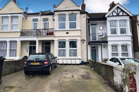 * IDEAL 1ST PURCHASE * STONES THROW... 1 bed apartment for sale