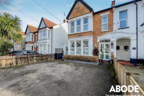 5 bedroom semi-detached house for sale