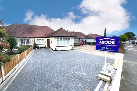 2 bedroom semi-detached bungalow for sale