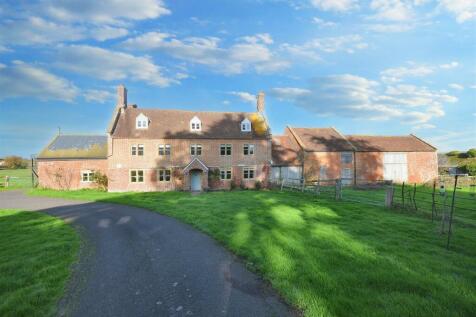 Holwell 5 bed detached house for sale