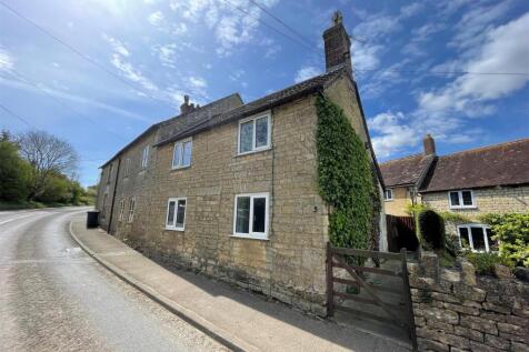 Salisbury Street, Marnhull... 2 bed semi