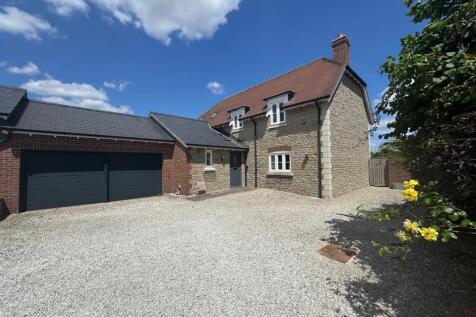 Station Road, Stalbridge 4 bed detached house for sale