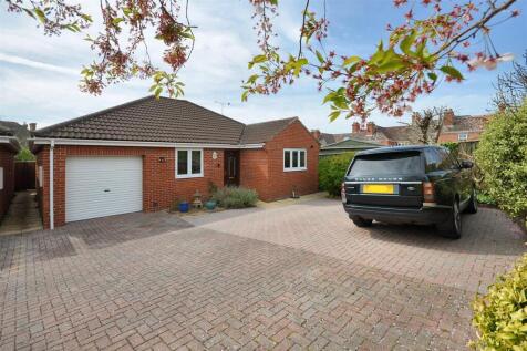 2 bedroom detached bungalow for sale