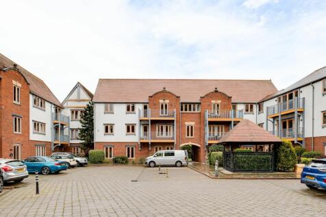 3 bedroom flat for sale