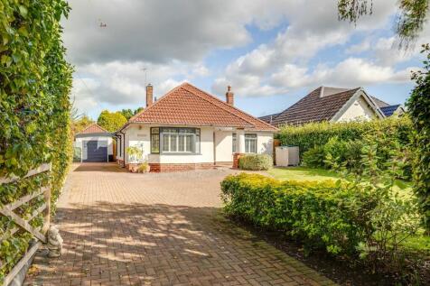 Moor Lane, Chester CH3 4 bed detached bungalow for sale