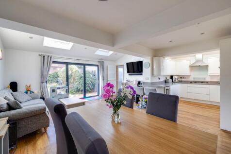 St. Georges Crescent, Chester CH3 3 bed semi