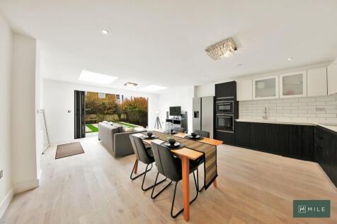 4 bedroom terraced house for sale
