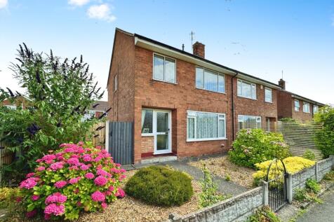 3 bedroom semi-detached house for sale